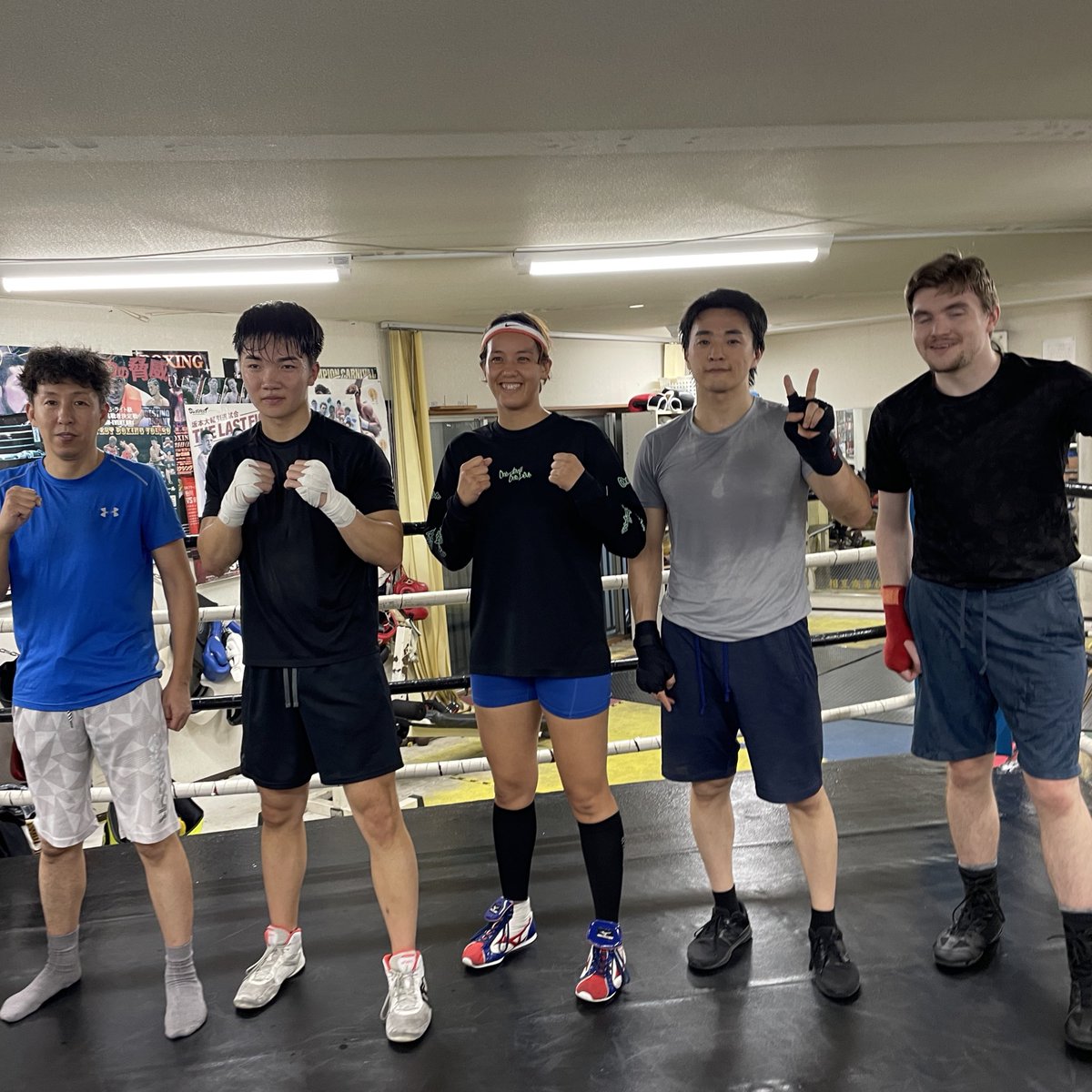 スパーありがとうございました！みんな170超え。デカいです笑
中量級女子の対人練習あるある😀
#看護師プロボクサー #ボクシング #ボクシング女子 #狭山市