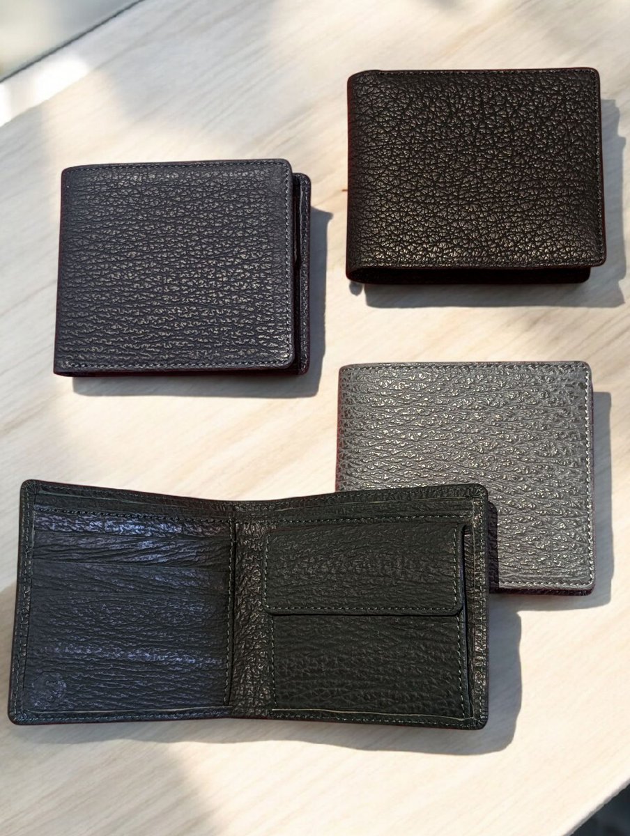 sharkskesennuma's tweet image. 気仙沼産ヨシキリザメ使用
【サメ革折財布】
人気カラーの欠品が続いていましたが🙇入荷しました♪
◇シャークスオンラインショップ
sharksjapan.shopselect.net

#シャークス #サメ革 #sharkskin #気仙沼 #財布