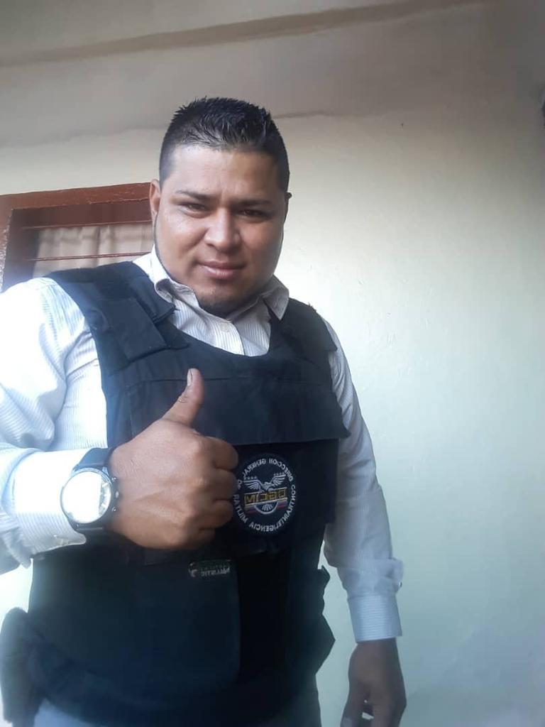 lp131607's tweet photo. Poli muy caliente 😈😈😈😈😈😈😈😈 #LaGuaira #catialamar #venezuela #polibisexual #oso #bear #Latino https://t.co/wd7NRco9Cf