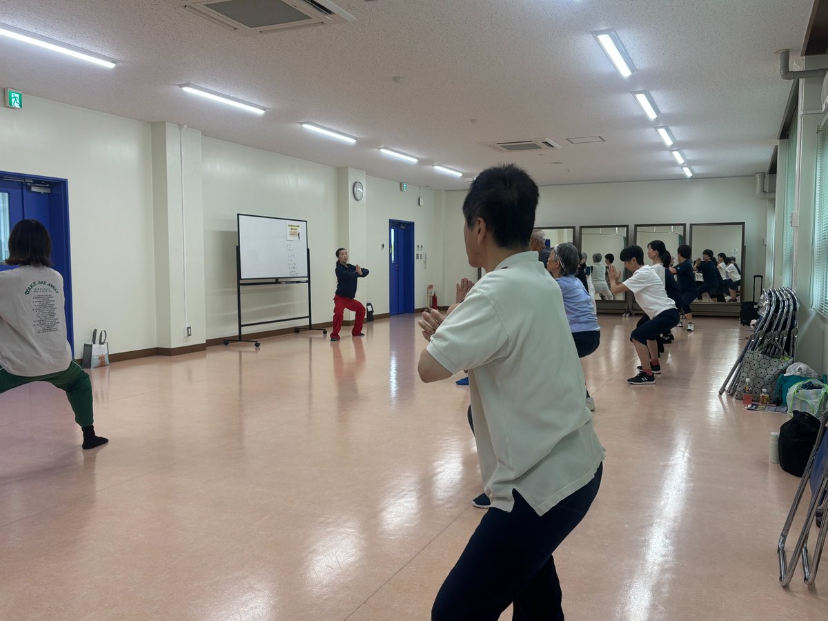 本日は、#はじもてのダンス ～シニアいきいきダンス７～が
#三浜文化会館 で開催されました。

何度も参加されている方や
はじめての方も参加され

終始
和やかな雰囲気で行われました🎵

#三輪亜希子
#はじめての
#シニアいきいきダンス