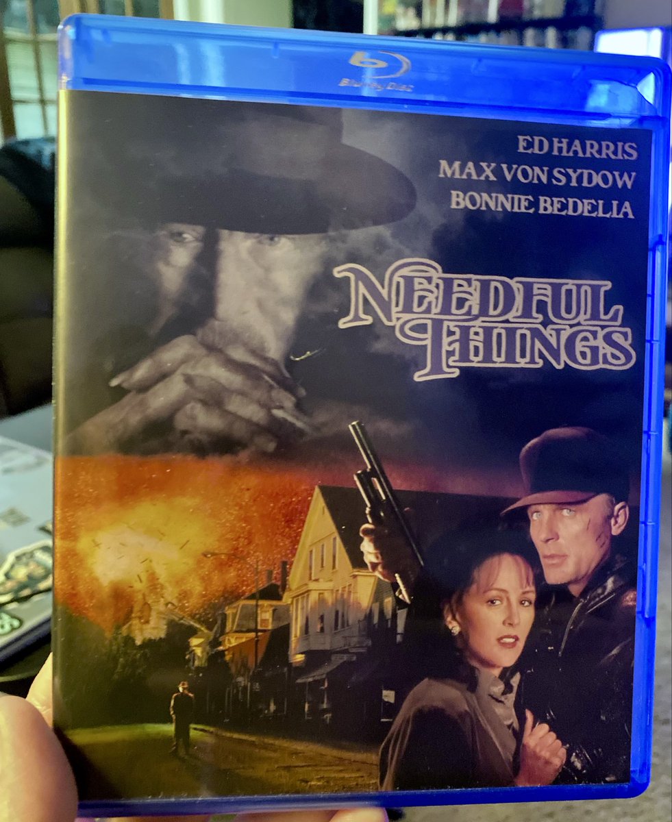 ReelFeelsPod's tweet image. #31DaysOfHorror- Movie #11:
Needful Things (1993) 
#StephenKing #90sHorror #BookHorror #TheDevil #Horror
