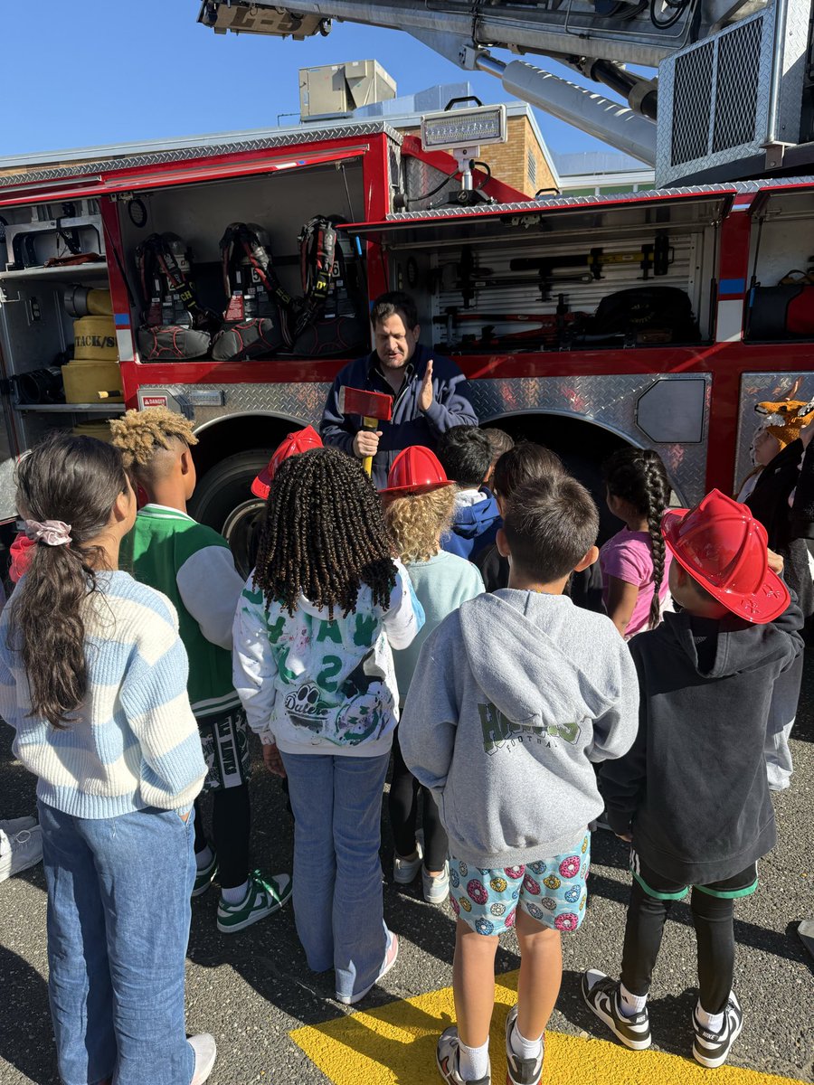 Fire safety assembly !🚒🔥 <a href="/MsFeibusch/">Kathryn Feibusch</a> <a href="/SEM_Dalers/">SEM Dalers</a>