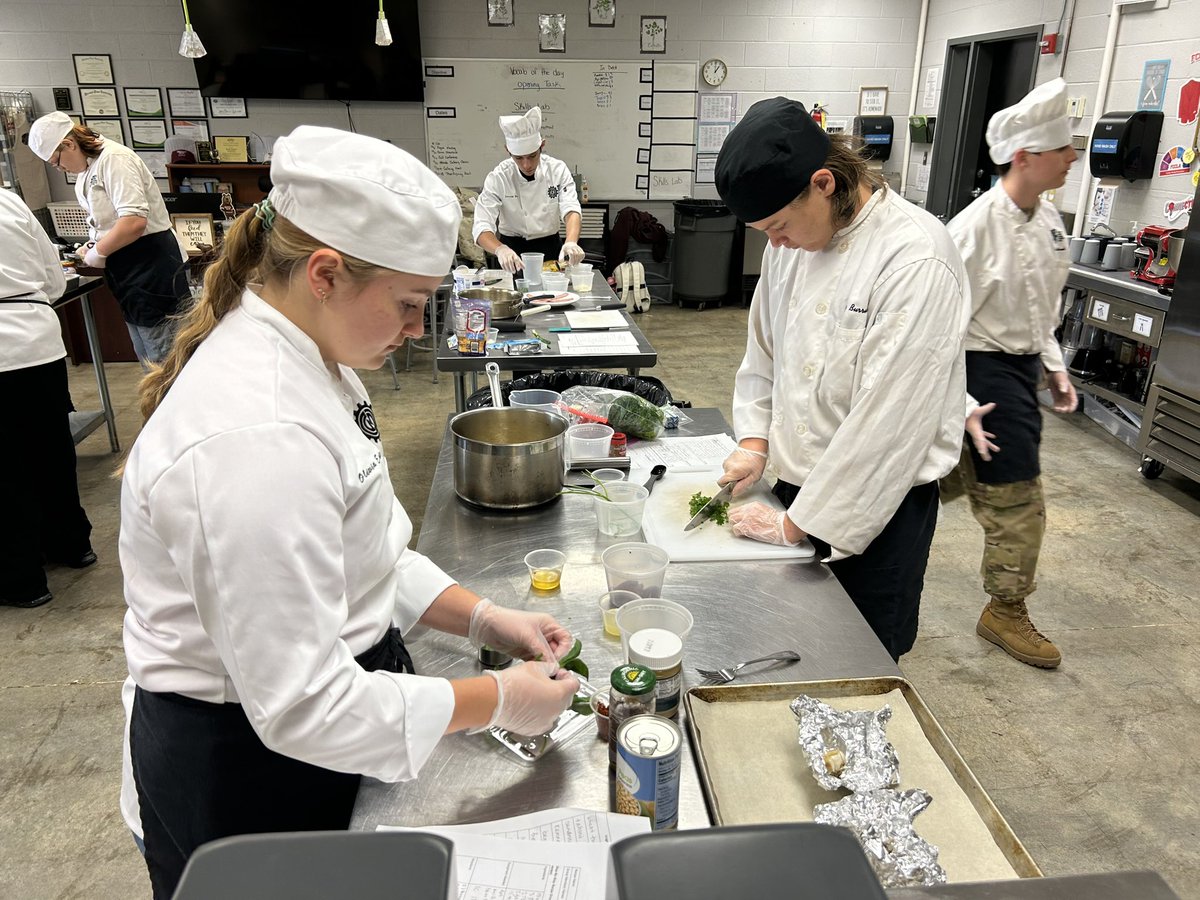 msdaniel45's tweet photo. Culinary students put their talents to the test during a skills assessment lab! Each student prepared a dish that showcased the techniques they’ve mastered so far this semester — from knife skills and seasoning to plating and garnishing. https://t.co/55HsC2S0Hc