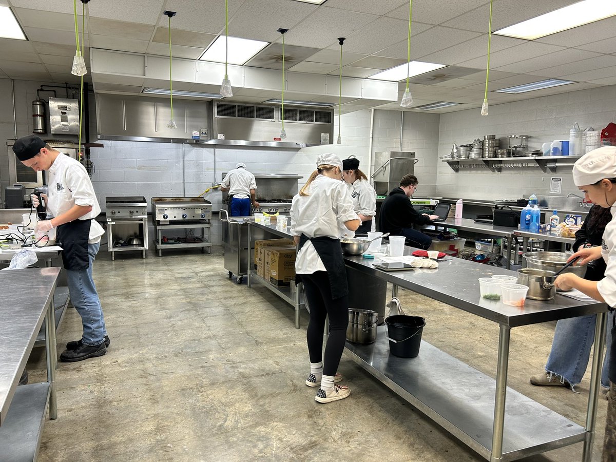 msdaniel45's tweet photo. Culinary students put their talents to the test during a skills assessment lab! Each student prepared a dish that showcased the techniques they’ve mastered so far this semester — from knife skills and seasoning to plating and garnishing. https://t.co/55HsC2S0Hc