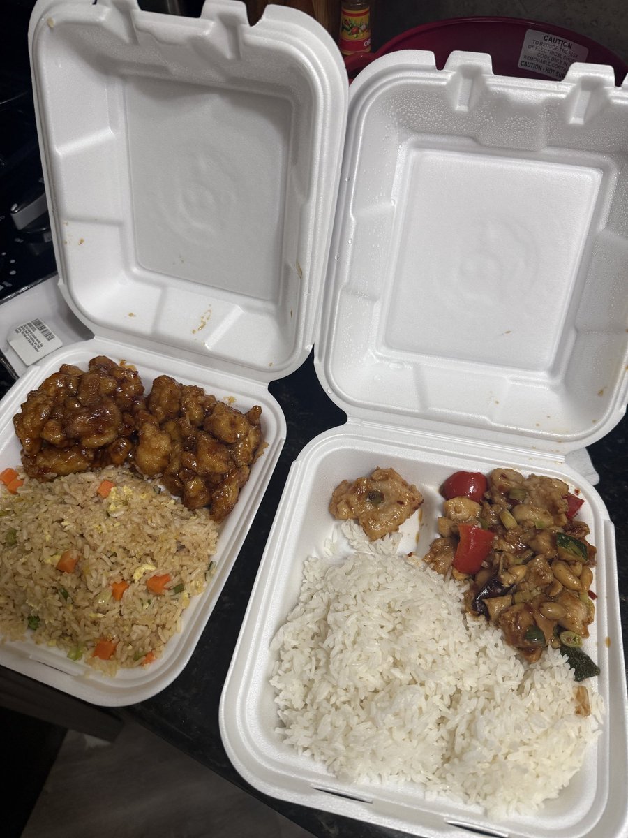 hwhite1283's tweet photo. @PandaExpress just ordered panda in the drive thru at Katy TX Mason Rd location. Missing a while entree in my meal. No chicken green beans. Thanks a lot. Wtf https://t.co/3L0NFqjRqL