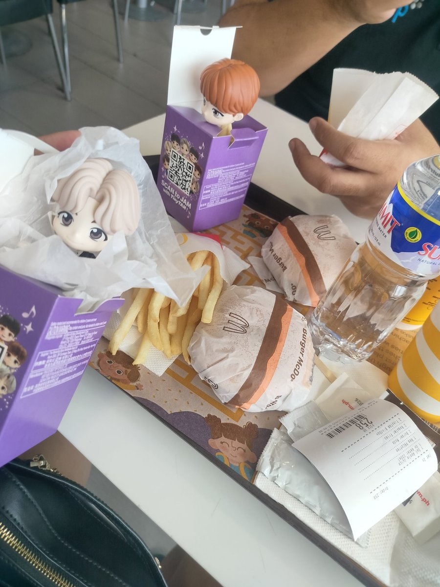 255cathyco's tweet photo. Thank You @McDo_PH  kumpleto na BTS ko🤣🤣 Thank you sa ngbigay ng Code Number pra di pare parehas nbbili kong BTS😍😍 https://t.co/b1JCJzzk2V