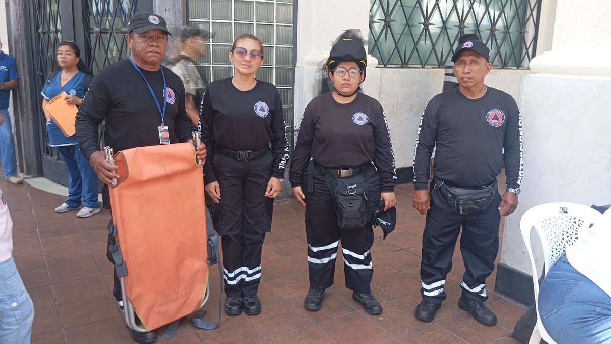 AVPCEcuador's tweet photo. Con éxito la participación de Brigadistas de la Asociación de voluntarios de la Protección Civil Ecuatoriana a en el evento Guayason para precautelar las emergencias médicas en el marco de las fiestas de Guayaquil @marcelaguinaga @PrefGuayas https://t.co/FAzutJXMUZ