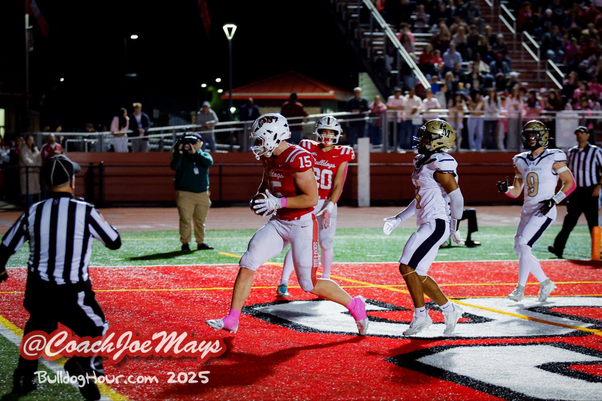 WilsonBulldogs's tweet photo. Halftime: Wilson leads Penn Manor 21-7

Last TD for the Bulldogs was a Young to Glover pass https://t.co/VeuAj9Pkq9