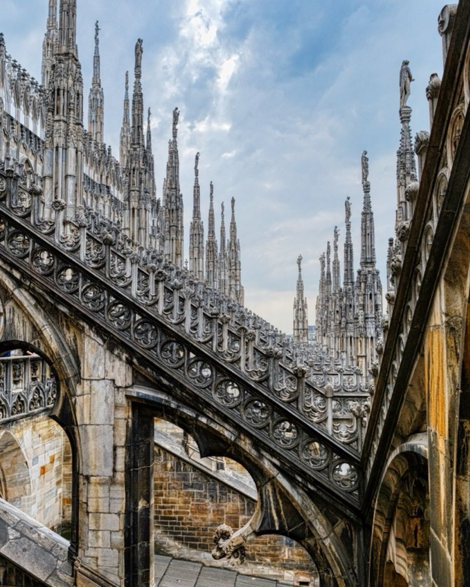 Evanfchan's tweet image. The amazing Duomo Di Milano took the church over 600 years to build, only officially finished in 1965.  It boasts 135 spires and 3400 statues.  #italy #architecture #city #photo