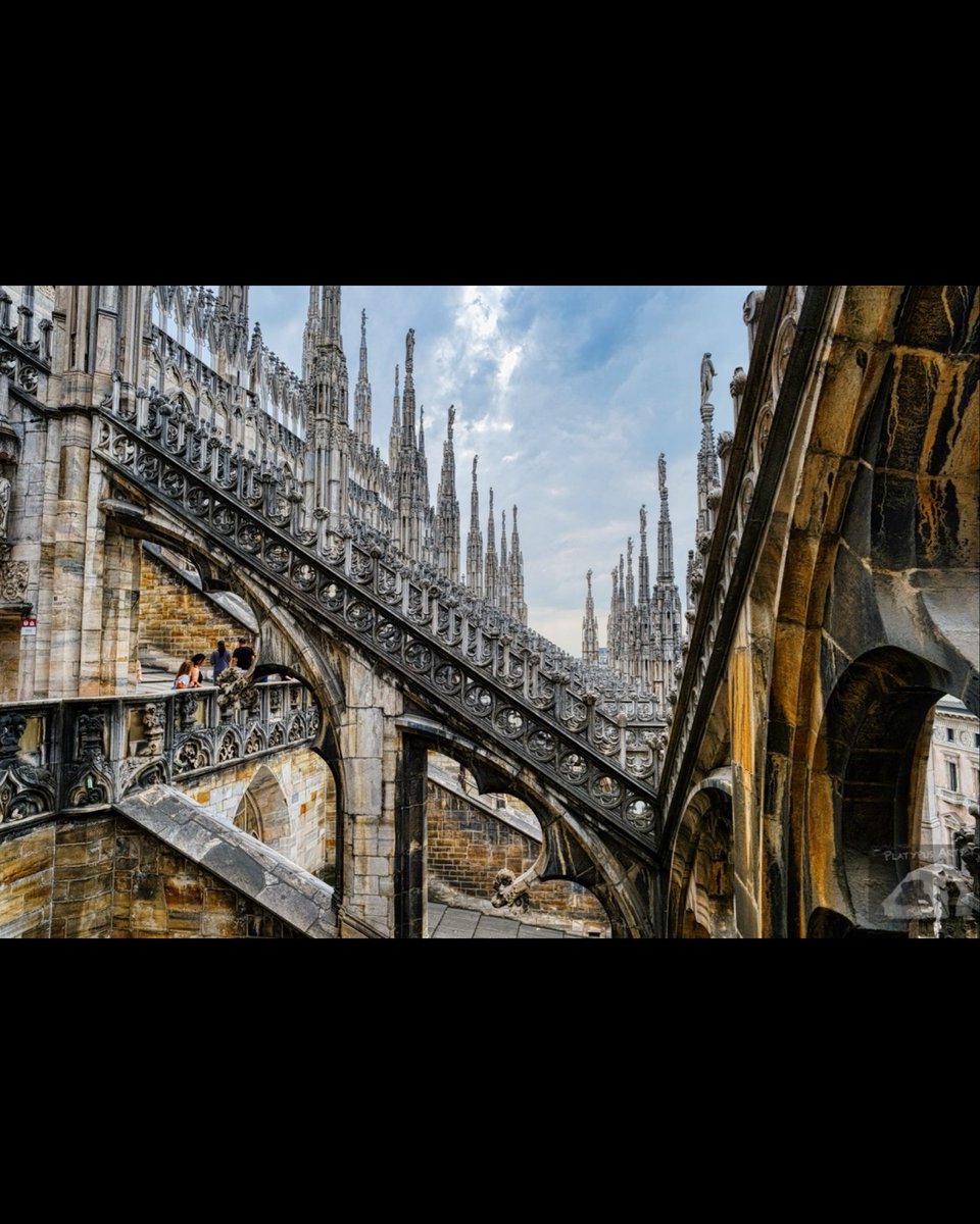 Evanfchan's tweet image. The amazing Duomo Di Milano took the church over 600 years to build, only officially finished in 1965.  It boasts 135 spires and 3400 statues.  #italy #architecture #city #photo