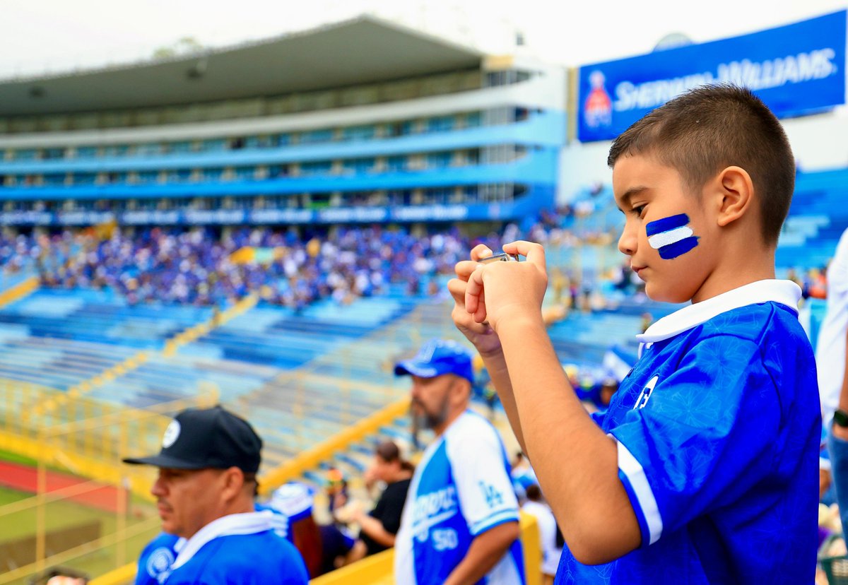 Hoy juega el equipo de todos!!!
Vamos selecta