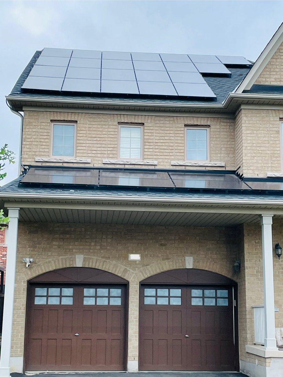 OntSolarInstall's tweet image. Black mono-crystalline solar panels with black anodized frames offer a modern look that integrates nicely with many shingled roof colours. #solarpanelsontario #residentialsolar #blacksolarpanels