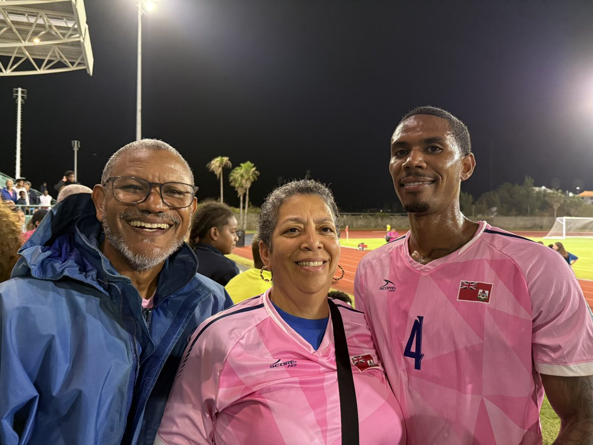 BernewsSports's tweet photo. Players, fans and families. https://t.co/Kbgc85MWbV