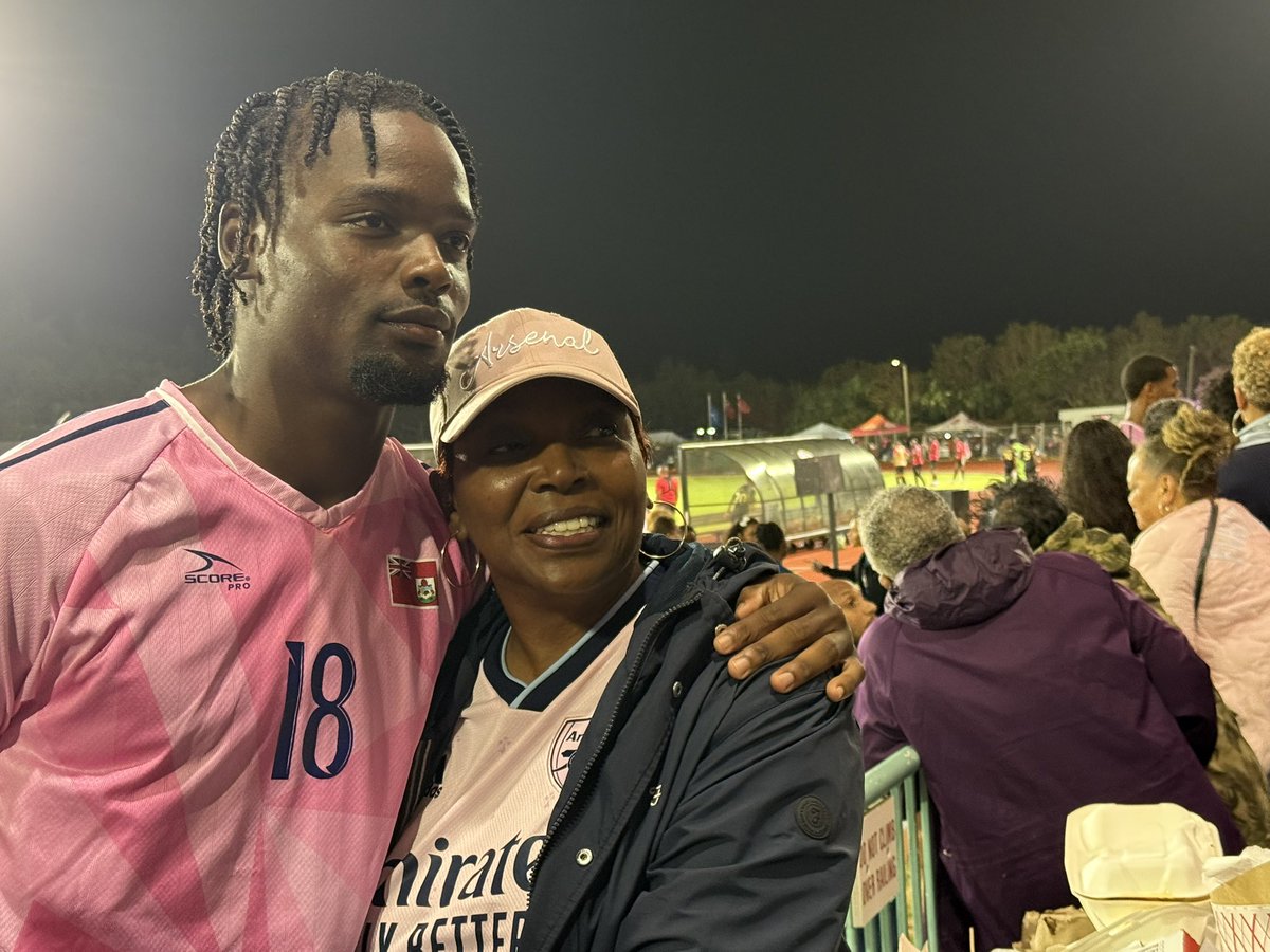BernewsSports's tweet photo. Players, fans and families. https://t.co/Kbgc85MWbV