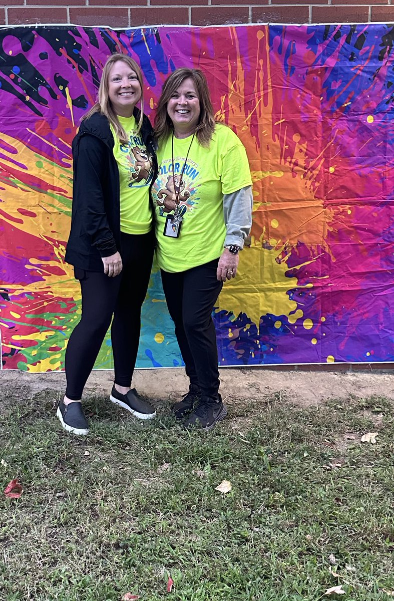 mmthomps's tweet photo. The Color Run brought lots of smiles, laughter, and fun! What a perfect way to end the week! @WoodchuckWorld https://t.co/wnMpzxoMER