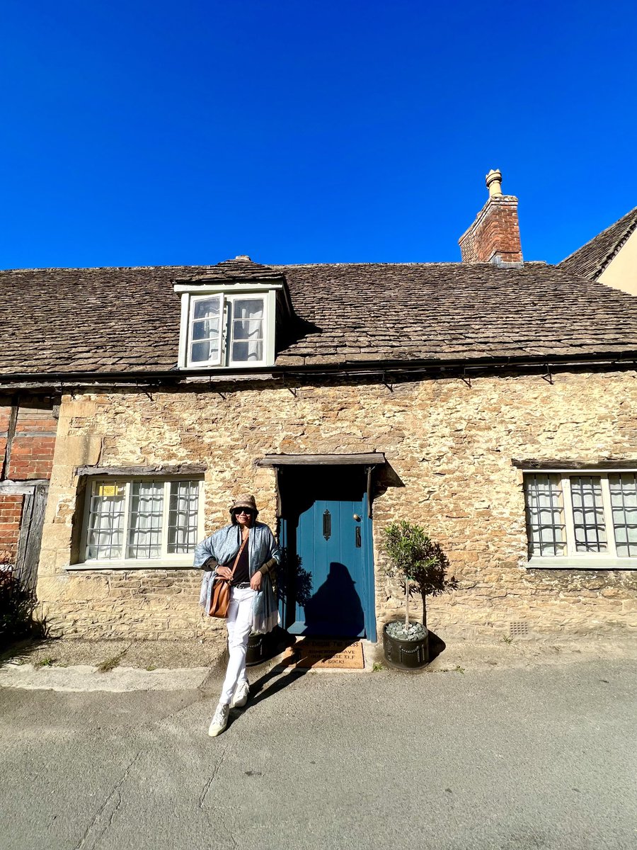 madel_suravilla's tweet photo. Iโd like to spend a week here just to relax & have a peace & quiet moment. The tranquility of the place is so enticing. Who wouldnโt like to have a retreat from a very busy & bustling city like New York City? Hmm ๐ค
United Kingdom Travel
Sept 2025
#Lacock
#Wiltshire
#England ๐ด๓ ง๓ ข๓ ฅ๓ ฎ๓ ง๓ ฟ https://t.co/Dzmr3CfQvC