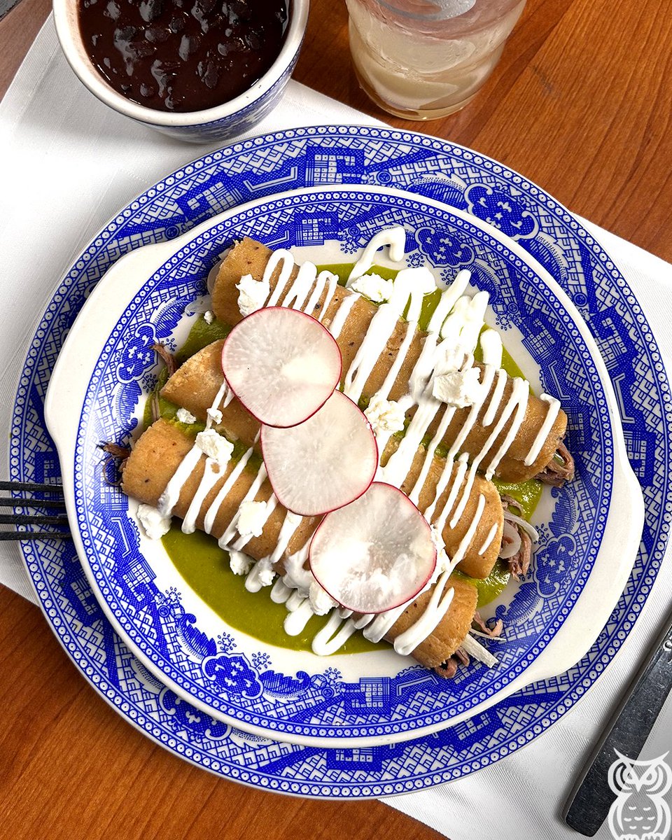 La <a href="/ChefYerika/">Chef Yerika</a> nos trae un platillo con alma capitalina y sazón irresistible.

Si eres fan de las enchiladas, comenta con un 💚 cutt.ly/Lecujkiq

#SoloSanborns #FestivalSanborns #GourmetFood #HechoEnMexico