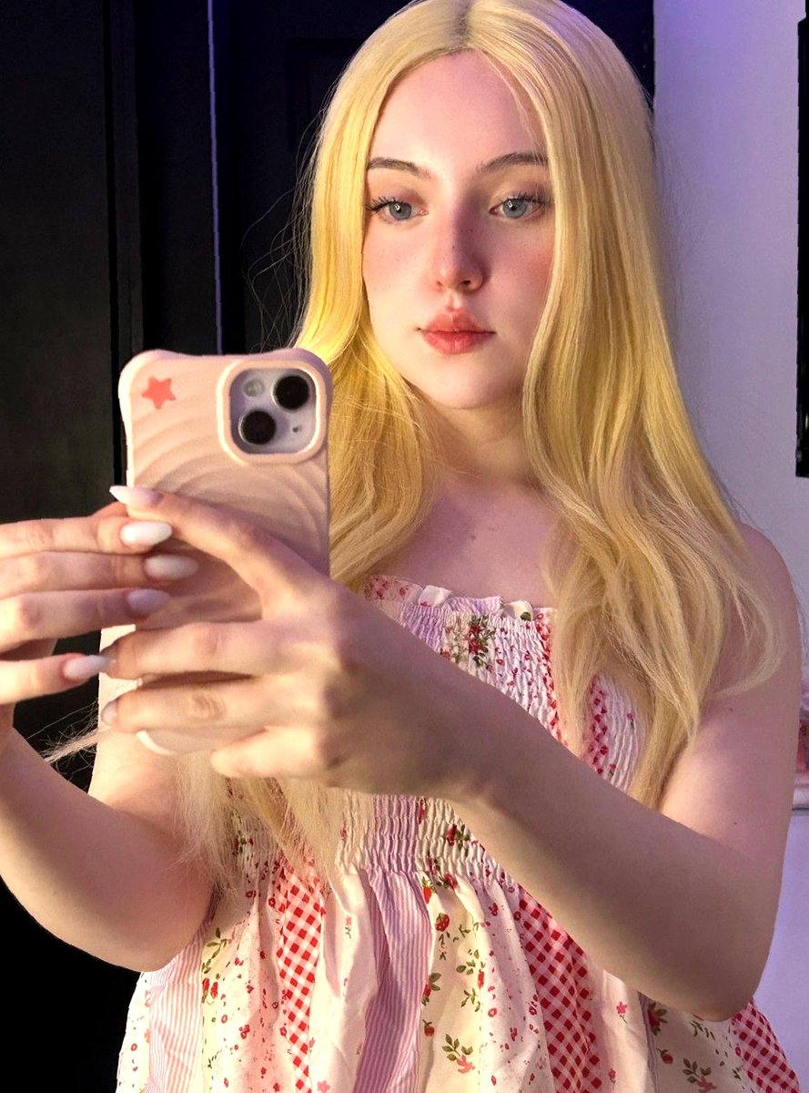 rinusvermet's tweet photo. new nails who dis? finger pic incoming when i stop being shy https://t.co/BRreqFY4lY