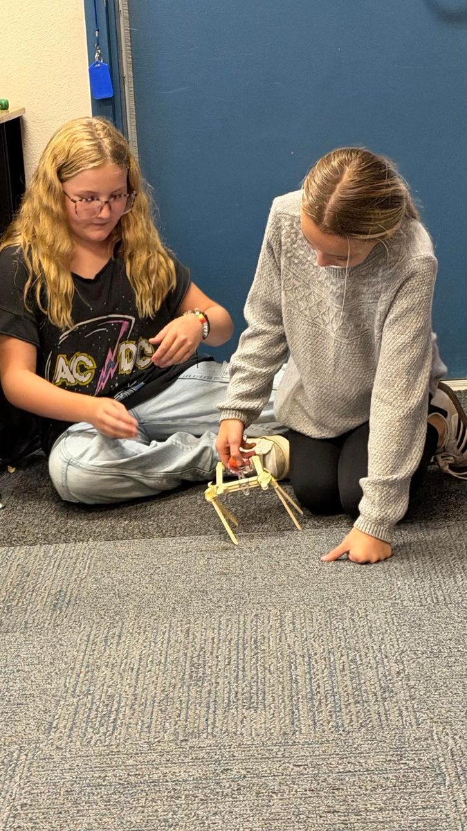 CanyonSpringsDV's tweet image. 🎃 Our 5th graders had a blast launching pumpkins with their handmade catapults today! It all starts with a good plan — and a lot of STEM fun! 💥 #EngineeringDesign #STEMLearning  @DVUSD