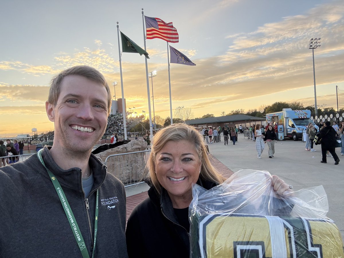 Our @wwswef Board 💚 loves being at Westfield High School! There’s no better way to cheer on the Rocks than w/our signature Westfield blanket.
We just awarded $48,000 in grants, thanks to blanket sales &amp; our amazing community partners!
wwswef.org/wef-rocks-stad…
#wwswef