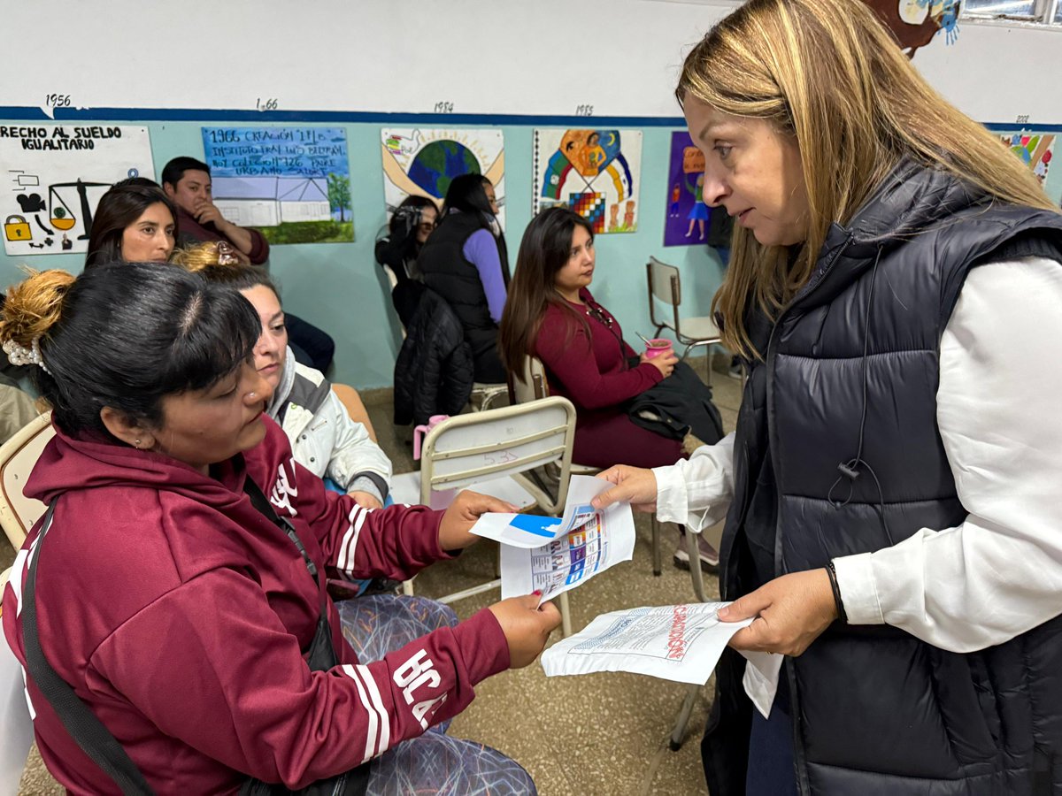 Junto al Vicegobernador <a href="/gustamenna/">Gustavo Menna</a> y al Diputado <a href="/luisjuncosok/">Luis Juncos</a> acompañamos una tarde de capacitación sobre el nuevo sistema de Boleta Única de Papel en la Escuela 726 de El Maiten. 

Promover la participación y el conocimiento fortalece nuestra democracia y construye ciudadanía.