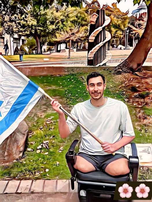 EliAfriatISR's tweet image. The IDF Warrior Roy Yaran writes:

I am wounded in body, scarred in soul, but whole in love for the country!

I went to war as a healthy Nahal officer and returned without legs.

I was under anesthesia for two months, had dozens of surgeries, and spent more than six months in…