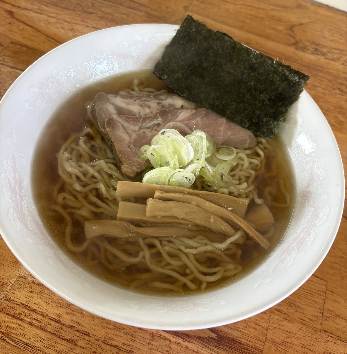 おはようございます！

本日もアゴ出汁ございます！
かなり和風な仕上がりでございます…。

よろしくお願いします！