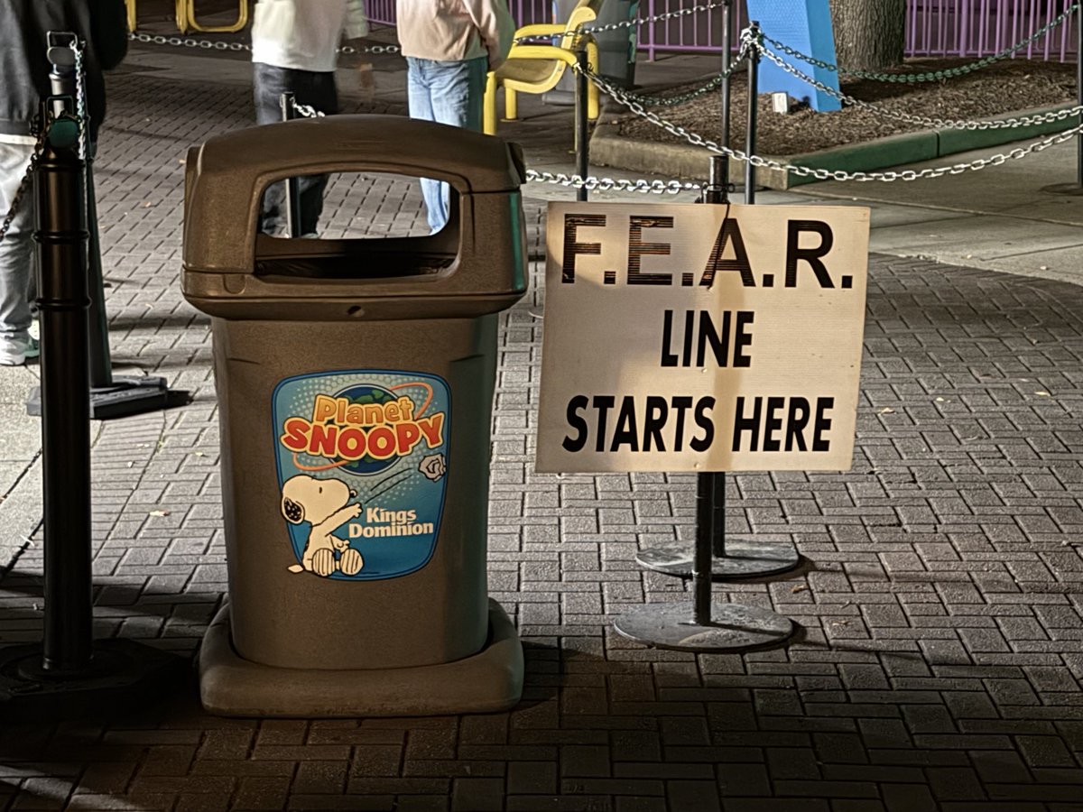 Headed into a maze at <a href="/KingsDominionVA/">Kings Dominion</a> within Planet Snoopy 🤯