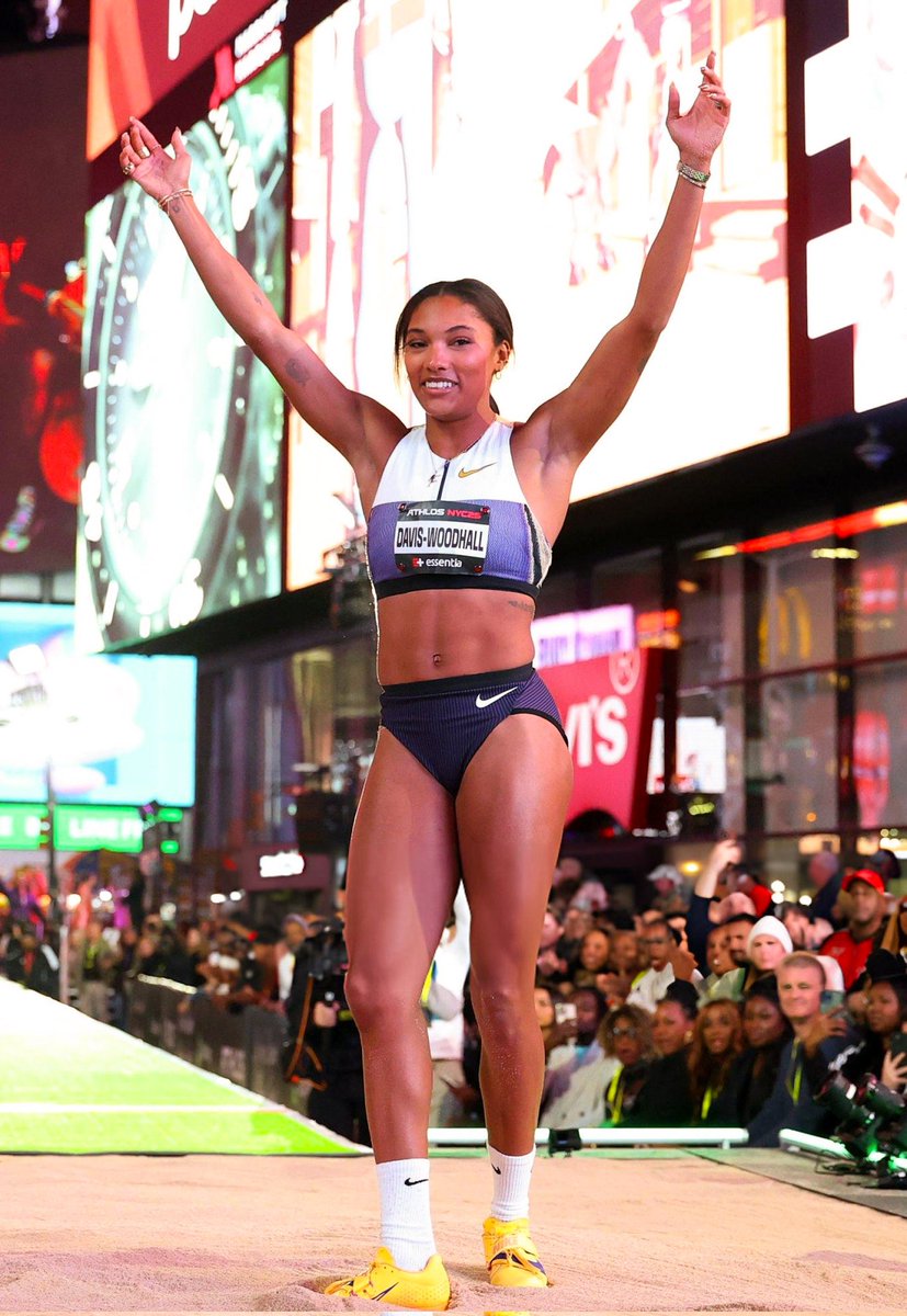 TrackGazette's tweet image. 7.13m!!🔥
World Lead ☑️ 

Tara Davis-Woodhall 🇺🇸 flew to a dominant win in the women&apos;s Long Jump at ATHLOS 2025, landing 7.13m (0.1) to win.

With the winner decided by the final round jumps, she equalled her own World Lead (WL), finishing ahead of Jasmine Moore 🇺🇸 who was 2nd,…