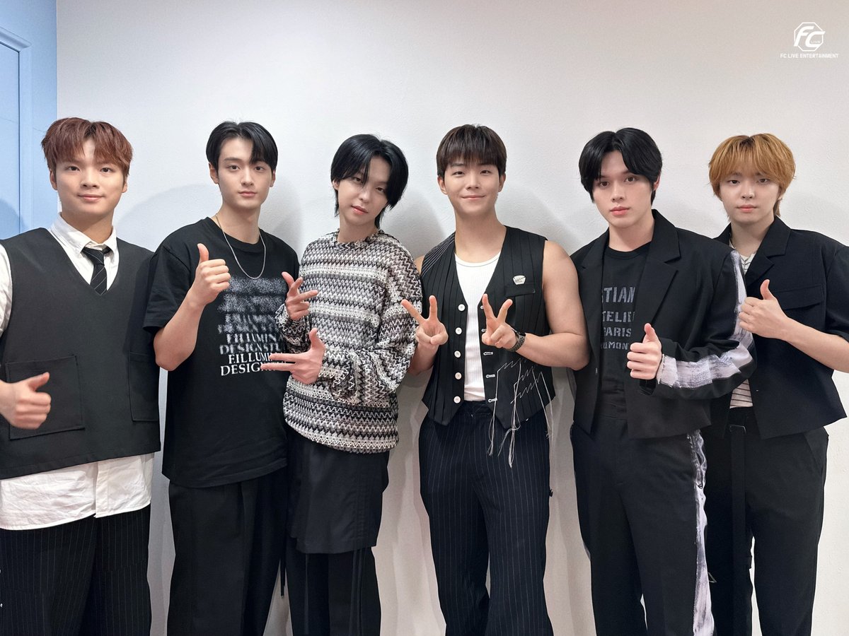 FCLIVE_official's tweet image. #GHOST9 SPECIAL LIVE EVENT
THE STORY WE SHARE

観るたびに進化する
#ゴーストナイン の“今”を体感してください🎤

📆10/11(土)
⏰①15:00/②19:00
📍#東京 #FCLIVE_TOKYO_HALL
公演中撮影可🤳

一般チケットのみ当日券あり〇
初回無料 受付まで
🔗ti-ma.jp/shop/event.php…

#고스트나인 #三連休初日