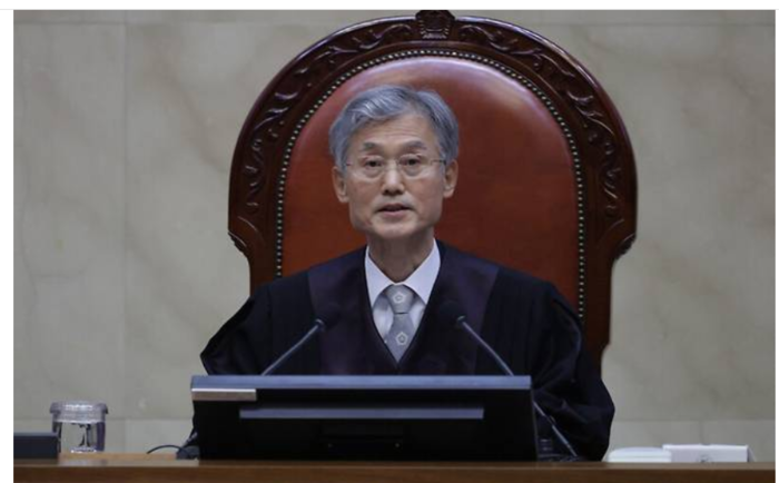 누가 보아도 
사실상
대법원당 당대표
조희대
매일 정치질을 하고 있다