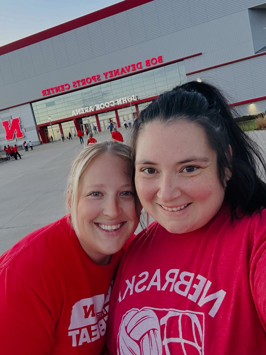 EmmaMichelle92's tweet photo. #huskers ❤️🌽🏐 https://t.co/IFL6V3sX8R