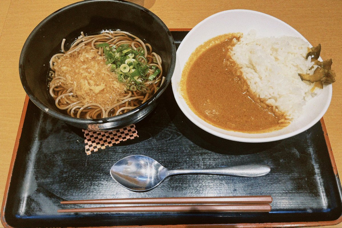 昨日は上野広小路亭の千秋楽でした。
ご来場誠にありがとうございました！！

広小路亭は来週18日（土）のしのばず寄席もよろしくお願いいたします。

この芝居中に食べた麺類🍜
※喜太郎兄さん、仁馬兄さんご馳走様でした！
