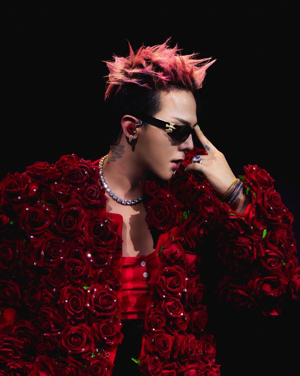 MYSPACEBB's tweet photo. Com uma arrecadação de 58 milhões de dólares até agora, a turnê Übermensch do #GDRAGON se consolida como a segunda turnê solo mais lucrativa do K-pop nesta década, superando a D‑Day Tour do Suga, do #BTS. https://t.co/GKzrAhTpbX