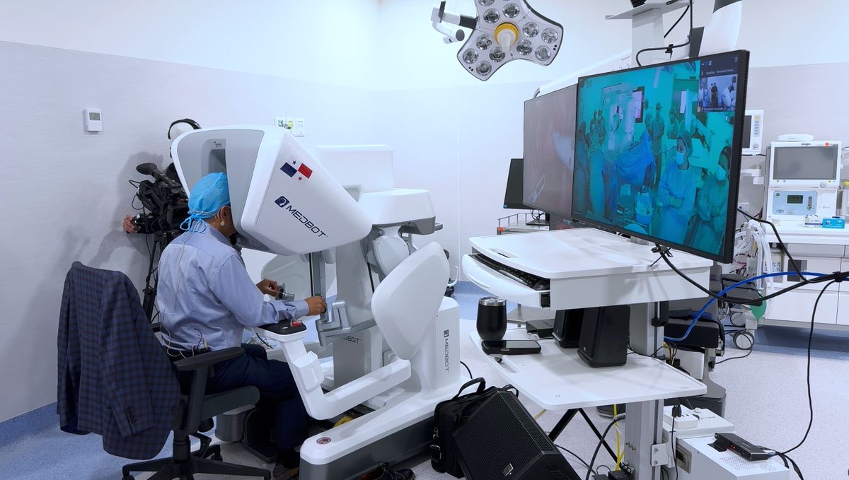 JoseRaulMulino's tweet image. Hoy dimos un paso histórico por nuestros pacientes oncológicos. La primera telecirugía del país, realizada por el equipo de la @CSSPanama, marca un antes y un después en la salud panameña.

Hoy es un paciente, una familia que recupera la salud… Mañana serán muchas más!

Seguimos…