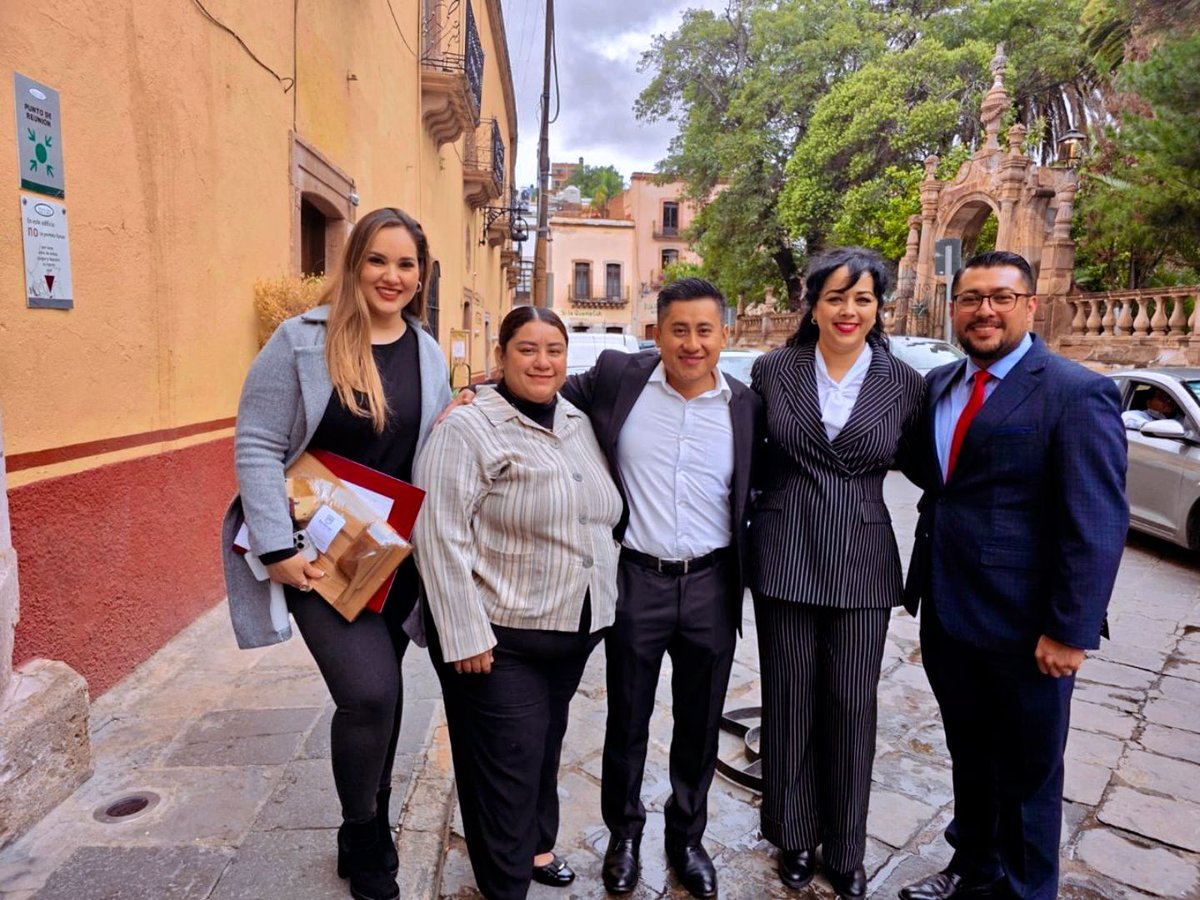 RegCivil_GobOax's tweet photo. Nuestro titular Alfredo Santiago Chávez participó en la XLV Reunión Plenaria del #CONAFREC2025, en Zacatecas 🇲🇽
Junto a representantes de todo el país, reafirmamos el compromiso de construir un Registro Civil más humano, moderno y cercano.
#PrimaveraOaxaqueña https://t.co/Or8kPlhXe2