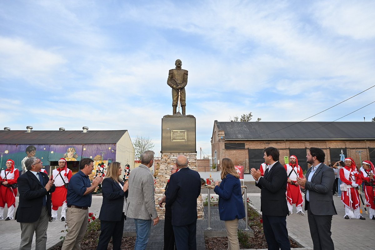 Junto al Gobernador <a href="/frigeriorogelio/">Rogelio Frigerio</a> participamos del 113° Aniversario de la Fundación de General Galarza.

En el marco de las celebraciones, descubrimos la Escultura del Brigadier General Galarza y quedó inaugurado el Museo que lleva el mismo nombre.