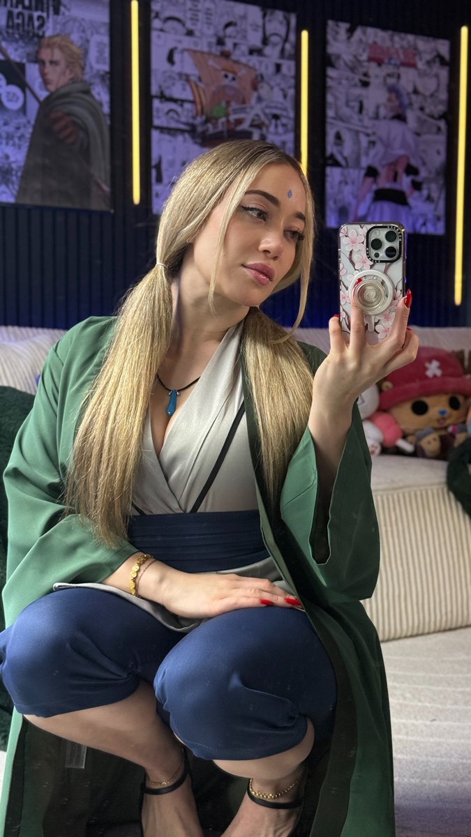 People become stronger because they have memories they can't forget.

#NARUTO #tsunade #cosplay