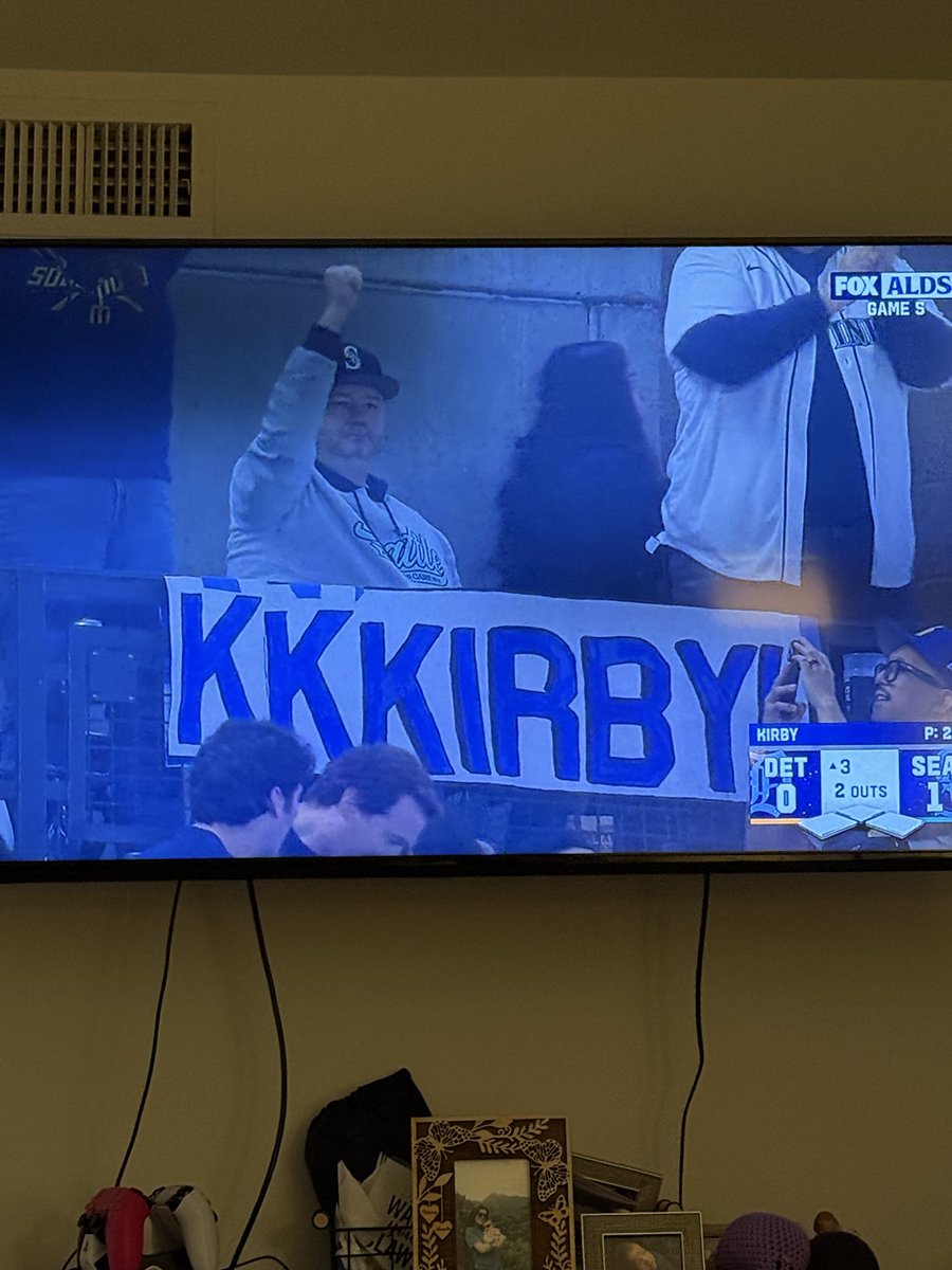 maaaaaaile's tweet photo. the way my mouth dropped when I saw this lmfao pls #mlb #detvssea #baseball https://t.co/6ErolFjmTY