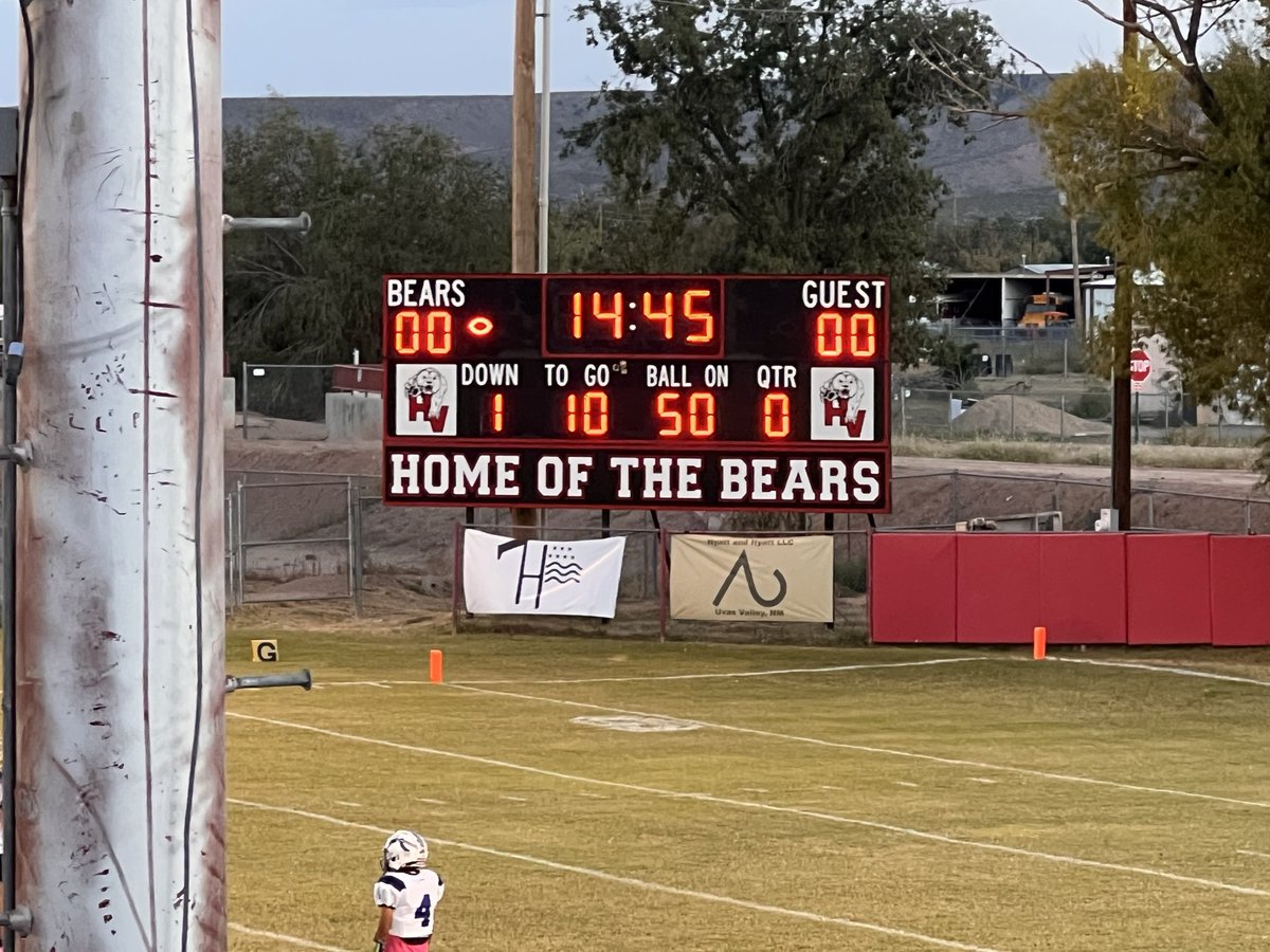 notoriousbanker's tweet photo. You are looking LIVE at Hatch Valley High School for a scintillating matchup between the 3-4 Hatch Valley Bears and the 0-7 Socorro Warriors
Why am I here?
I must have lost a bet…
SHS Class of 2001
Possibly writing a story about the fall of SHS Football
We’ll see https://t.co/rVl3248ErA