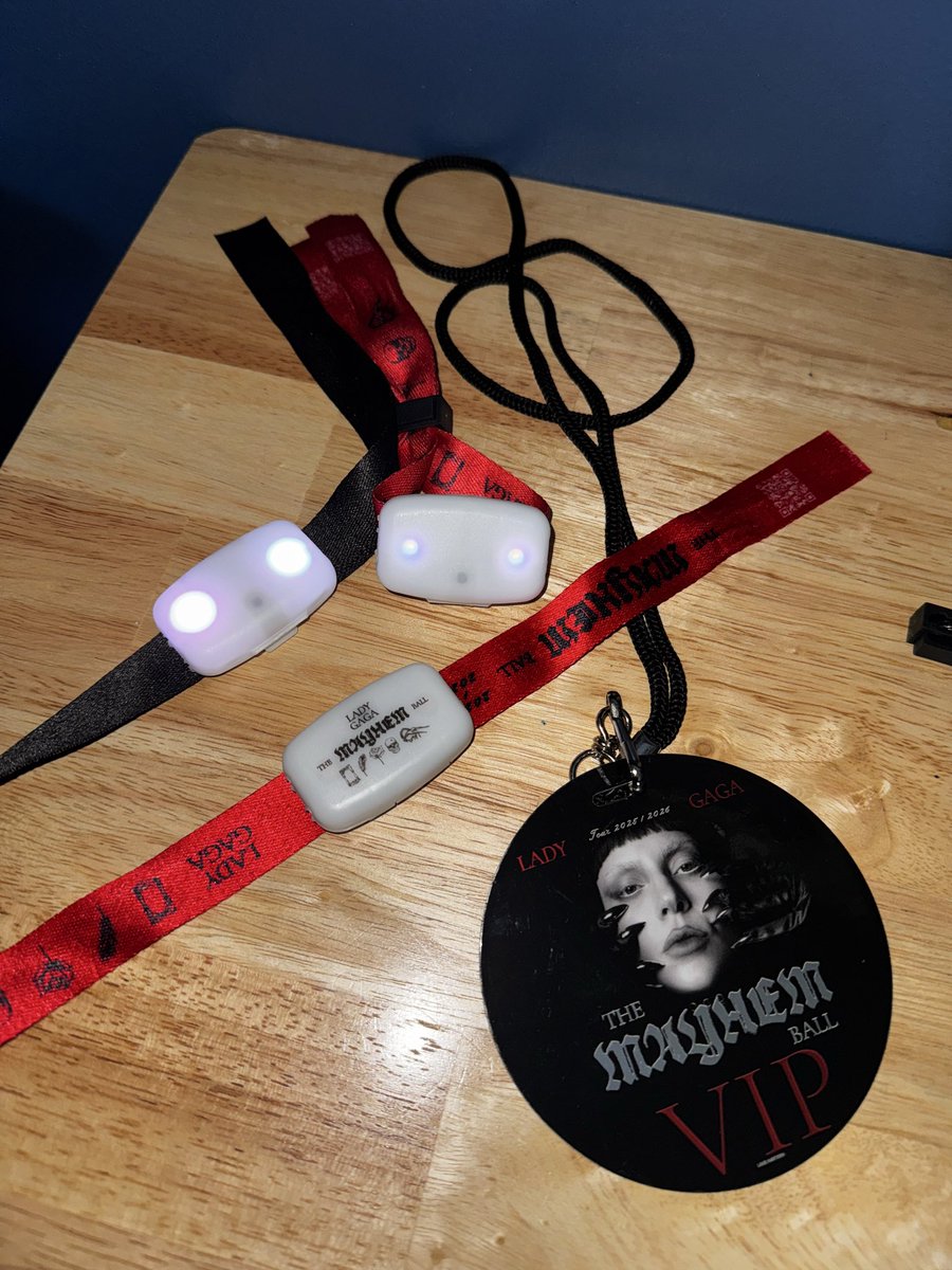 Minageboy's tweet photo. @CoopyJ @chromatican Not me keeping all of mine from all
My shows lol 😂 https://t.co/w11UVZtd7y