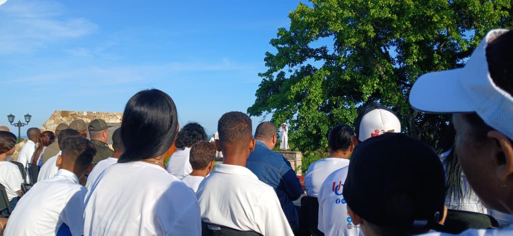 🇨🇺 Una representación de los trabajadores del <a href="/Tribunal_Granma/">Tribunal Provincial Popular Gramma</a> asistió hoy al sitio histórico de #LaDemajagua para conmemorar el reinicio de nuestras luchas independentistas, aquel glorioso #10deOctubre de 1868.
Desde este símbolo de libertad, reafirmamos el compromiso con #Cuba.