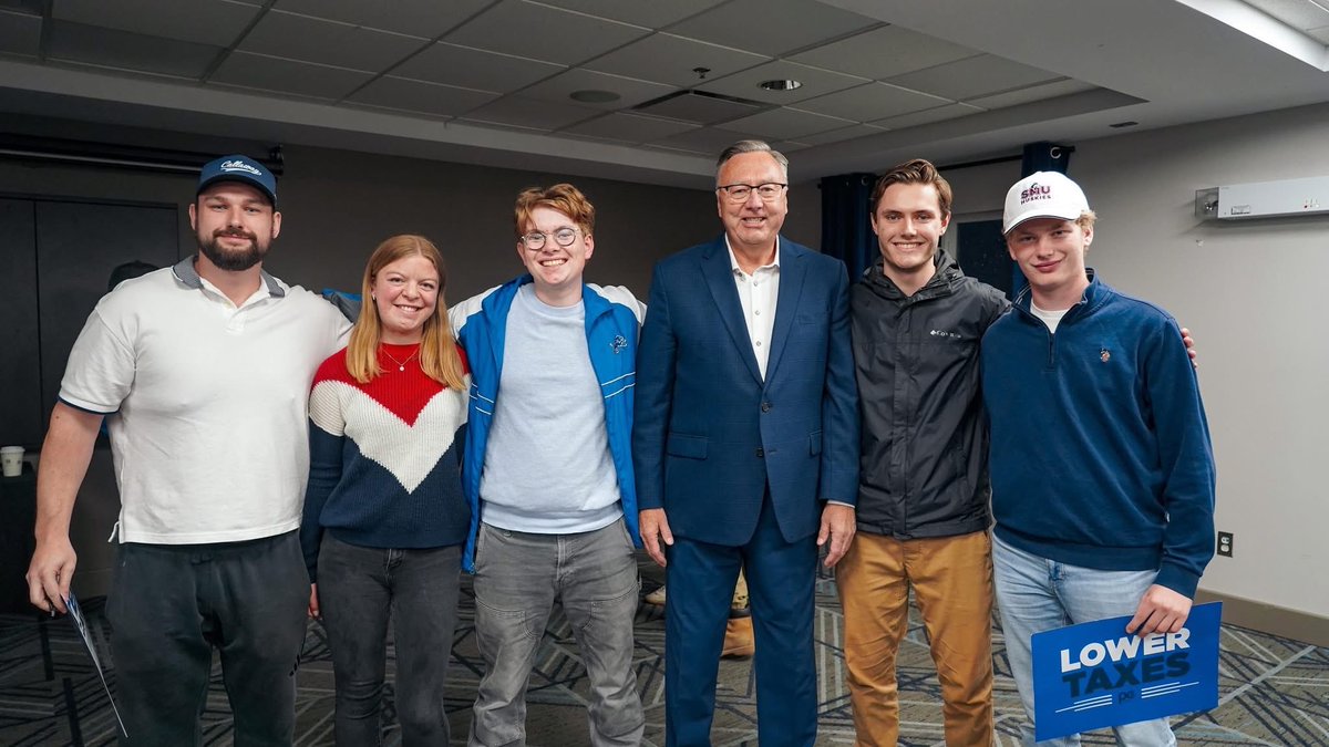 Big energy tonight in Deer Lake! The Horizon Hotel was bursting with excitement as West Coasters came out in full force to show they’re ready for change.

People are tired of the Liberals’ empty promises; they want action, not just talk. They want better healthcare, lower taxes,