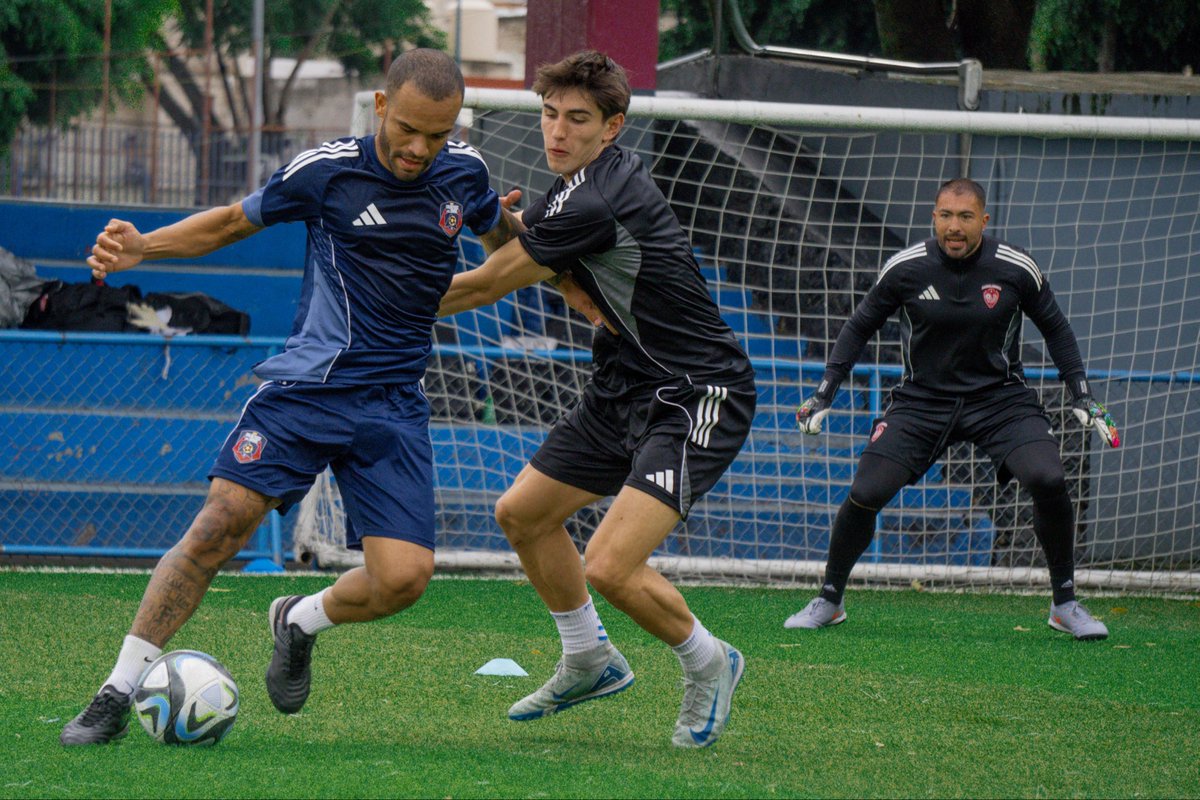 GalacticosDelCa's tweet photo. ¡Hoy tuvimos un juego amistoso con @AniquiladoresFC ! 

Un partido divertido e intenso, muchas gracias por el sparring 💪🏻

#SangreGalactica ❤️💙 https://t.co/BKbLYmahuY