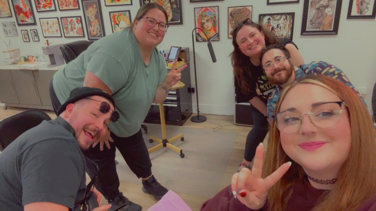 Besties made it out of the group discord dms