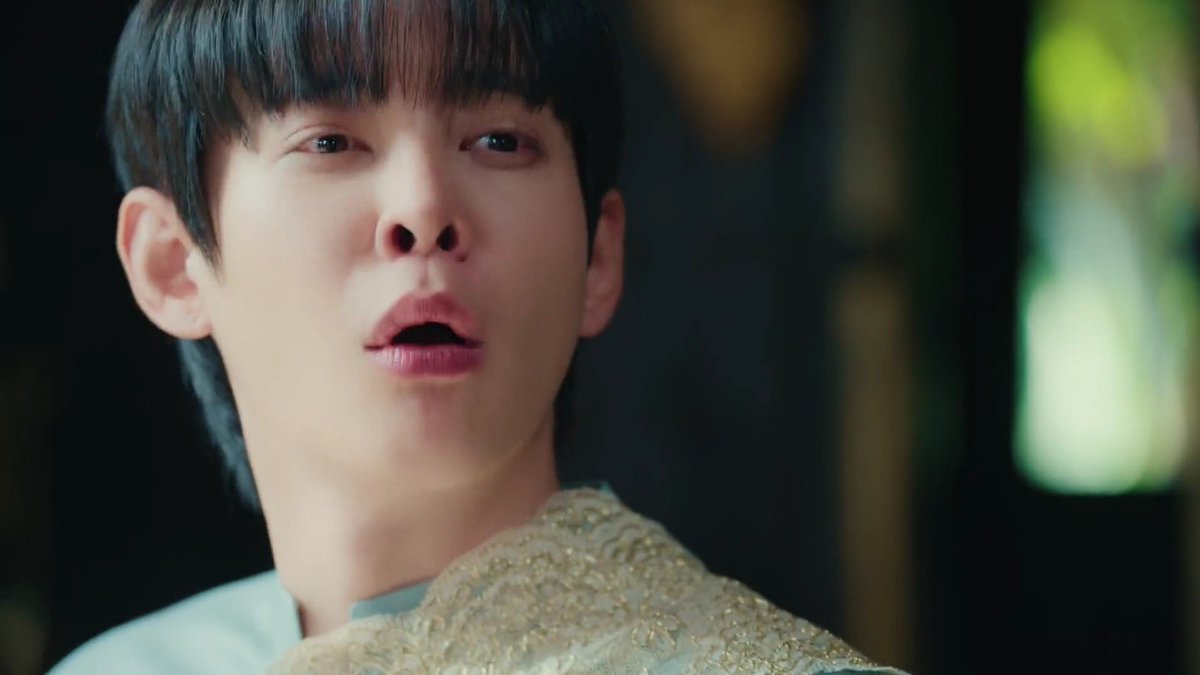 AbreuM459352's tweet photo. Mano eu amo tanto esse bl sério só ele pode me proporcionar cenas assim kkkkkkkkkkkkk
Esse Worradej 👀
#ฉันนี่แหละท่านขุนที่สวยที่สุดEP11
#TheMostBeautifulCountEP11 https://t.co/QtZ06YxW4W
