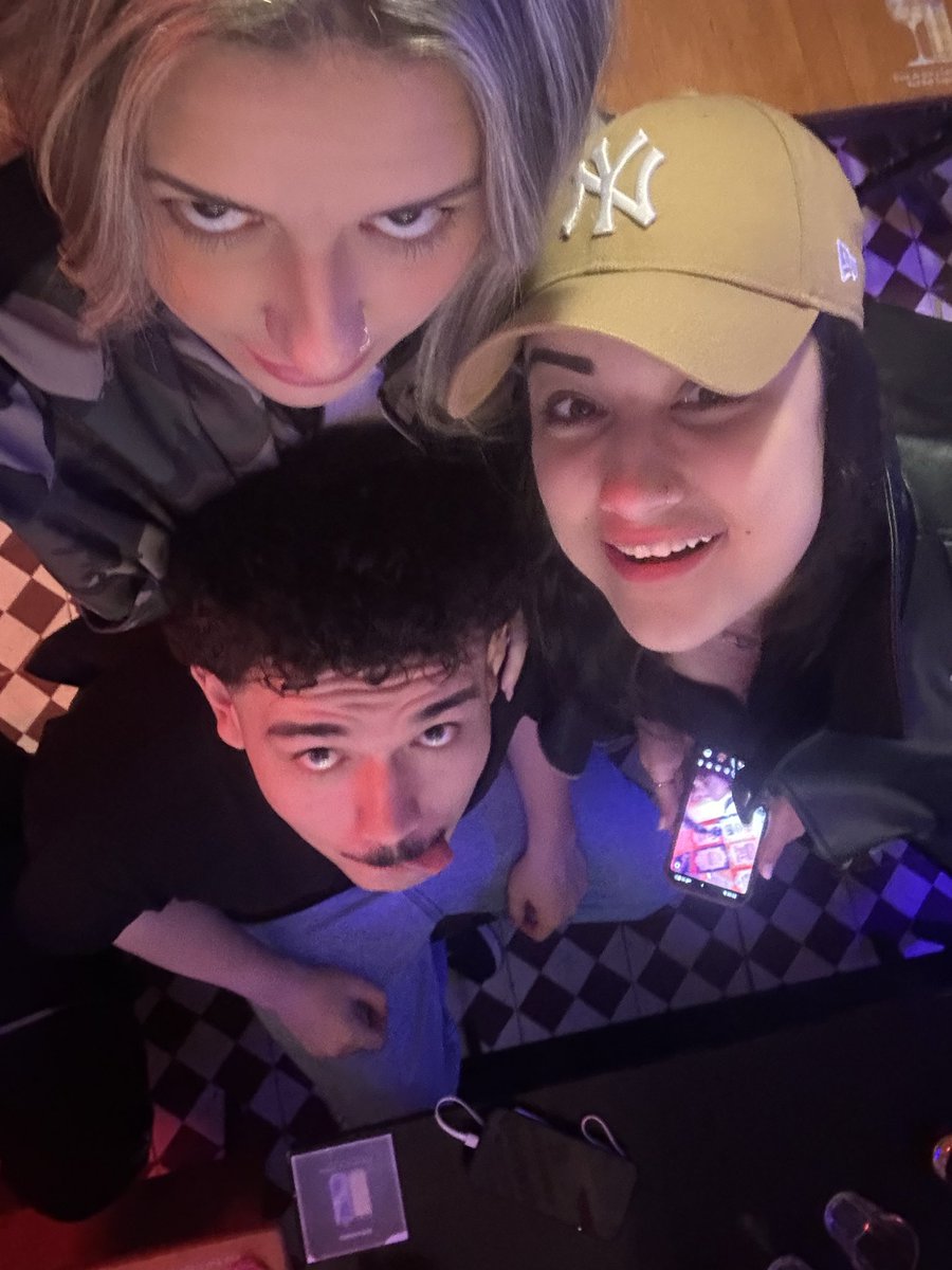 camileortiz_'s tweet image. achamo ele pessoal