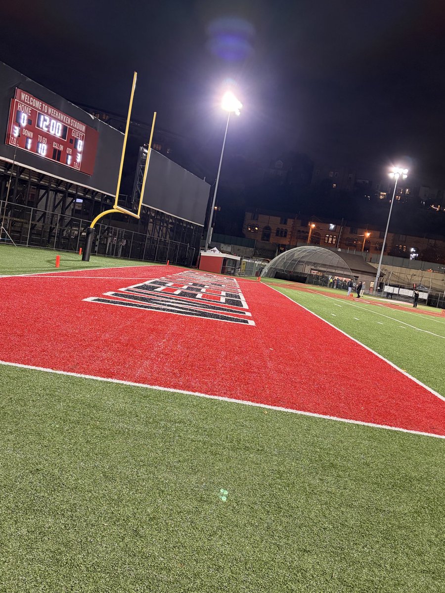 Gotta love those Friday Night Lights!! ❤️🖤 #gohawken