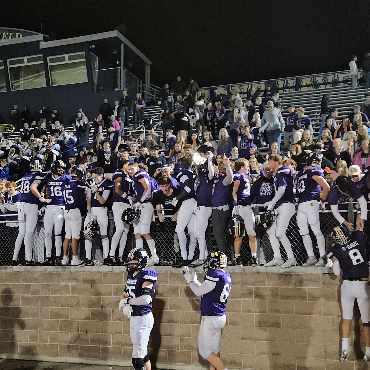Snooze2you's tweet image. Final. Grand Haven 42, Grandville 28. #GrandvilleFootball #mhsaafb