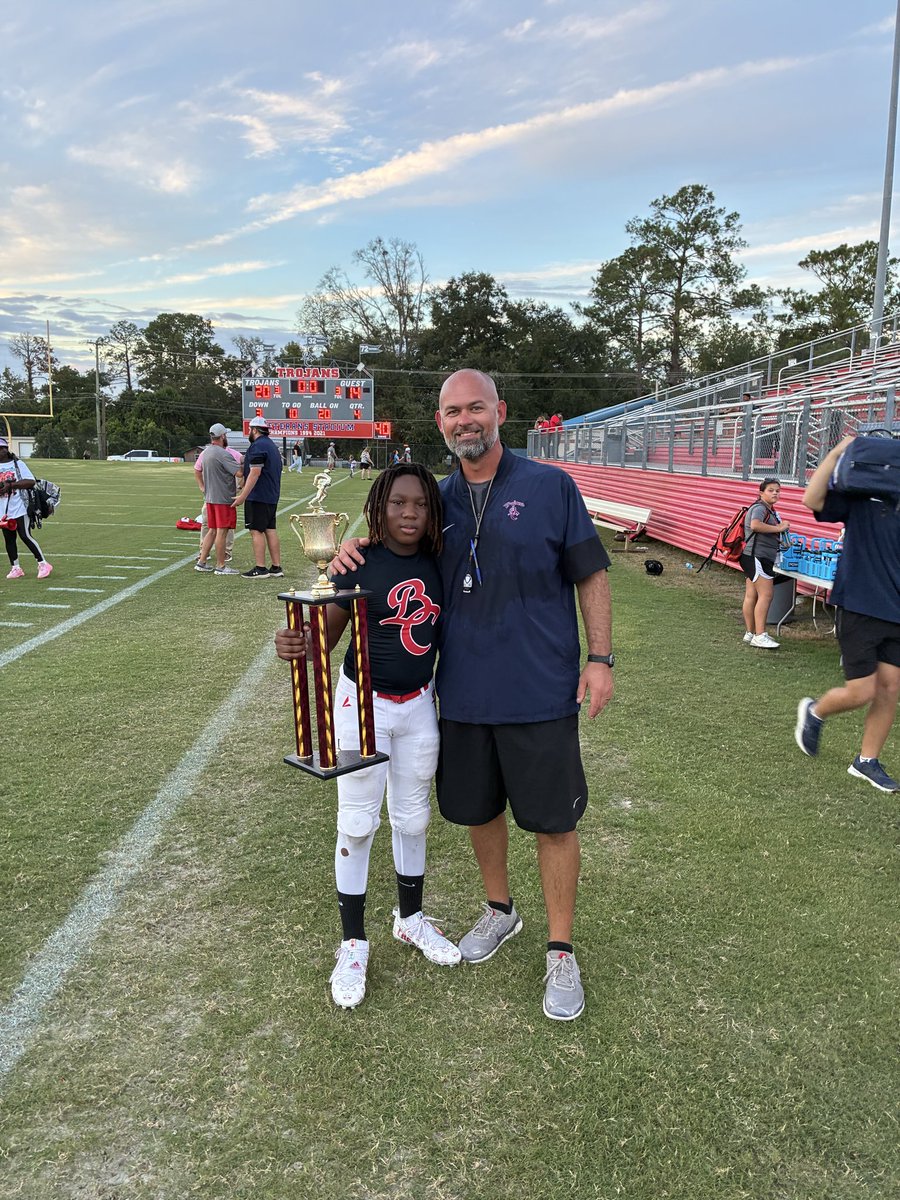 CasonScott_C3's tweet photo. Went from region champs, to undefeated in the playoffs to WINNING THE 🏆CHAMPIONSHIP🏆….The grind don’t stop! 

@CoachJoeNieves @UFTLfb @QBHitList @RecruitGeorgia @BallCoachHP https://t.co/NcD6iS1EN7